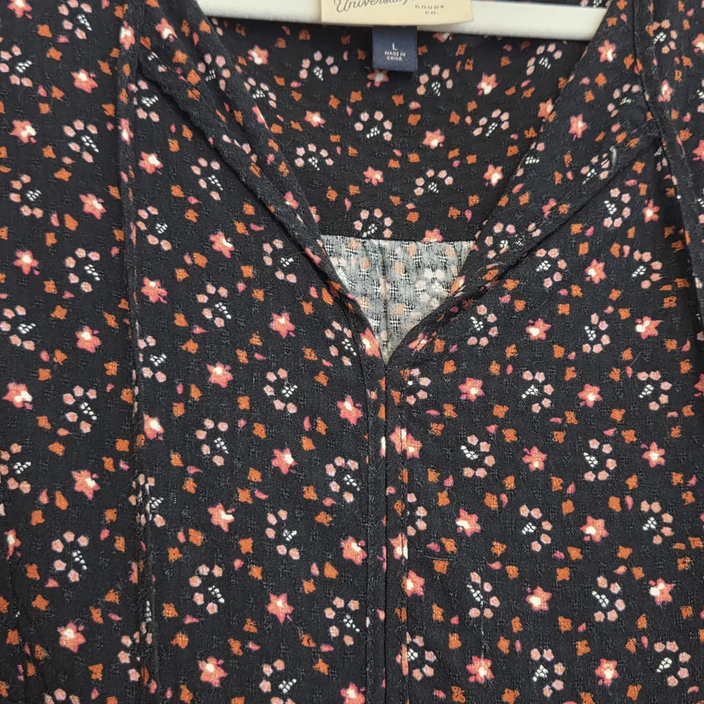 Universal Thread Blouse - Picture 2 of 5